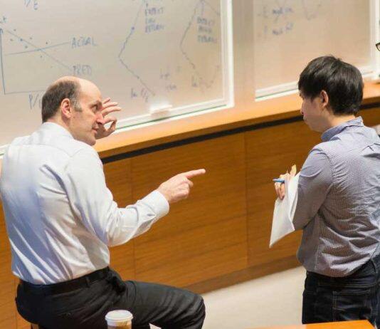 如何更能捕捉金融市场的真相?耶鲁金融学教授分享他的经历