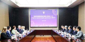 南京大学谈哲敏校长会见莫斯科国立师范大学校长卢布科夫一行